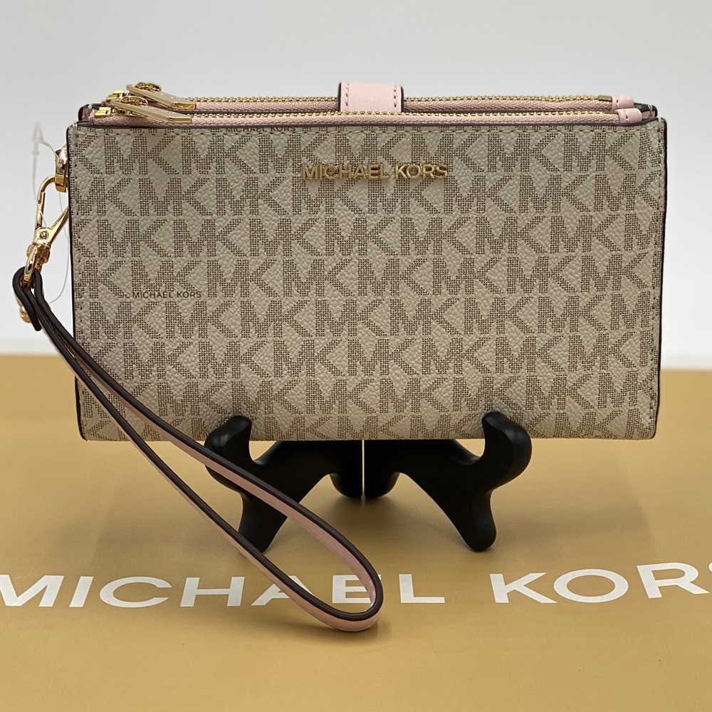 MICHAEL KORS DOUBLE ZIP WRISTLET POWDER BLUSH - Picture 3 of 15